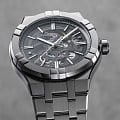Maurice Lacroix AI6008-SS002-030-1 мужские часы застежка крупным планом