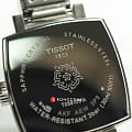 Tissot T0581091103600 женские часы застежка крупным планом