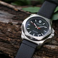 Victorinox Victorinox I.N.O.X. 241737 мужские часы черный циферблат на запястье