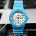 Casio LRW-200H-2E3 женские часы застежка крупным планом