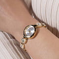 Guess Guess Bejeweled GW0757L2,  сша женские часы на браслете нержавеющая сталь с ip-покрытием боковой вид