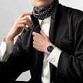 Longines L28934596 наручные мужские часы застежка крупным планом