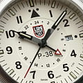 Luminox Luminox P–38 LIGHTNING XA.9527 мужские часы бежевый циферблат на запястье