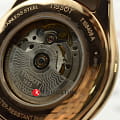 Tissot T1084083303700 мужские часы застежка крупным планом