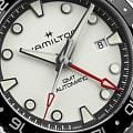 Hamilton Hamilton Khaki Navy Scuba Automatic GMT 43mm H82555150  наручные мужские часы фото под углом.