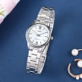 Casio Casio Collection LTP-V006D-7B2 кварцевые женские часы часы крупный план белый циферблата