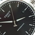 Tissot T1164071105100 мужские часы застежка крупным планом