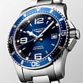 Longines L37424966 наручные мужские часы застежка крупным планом